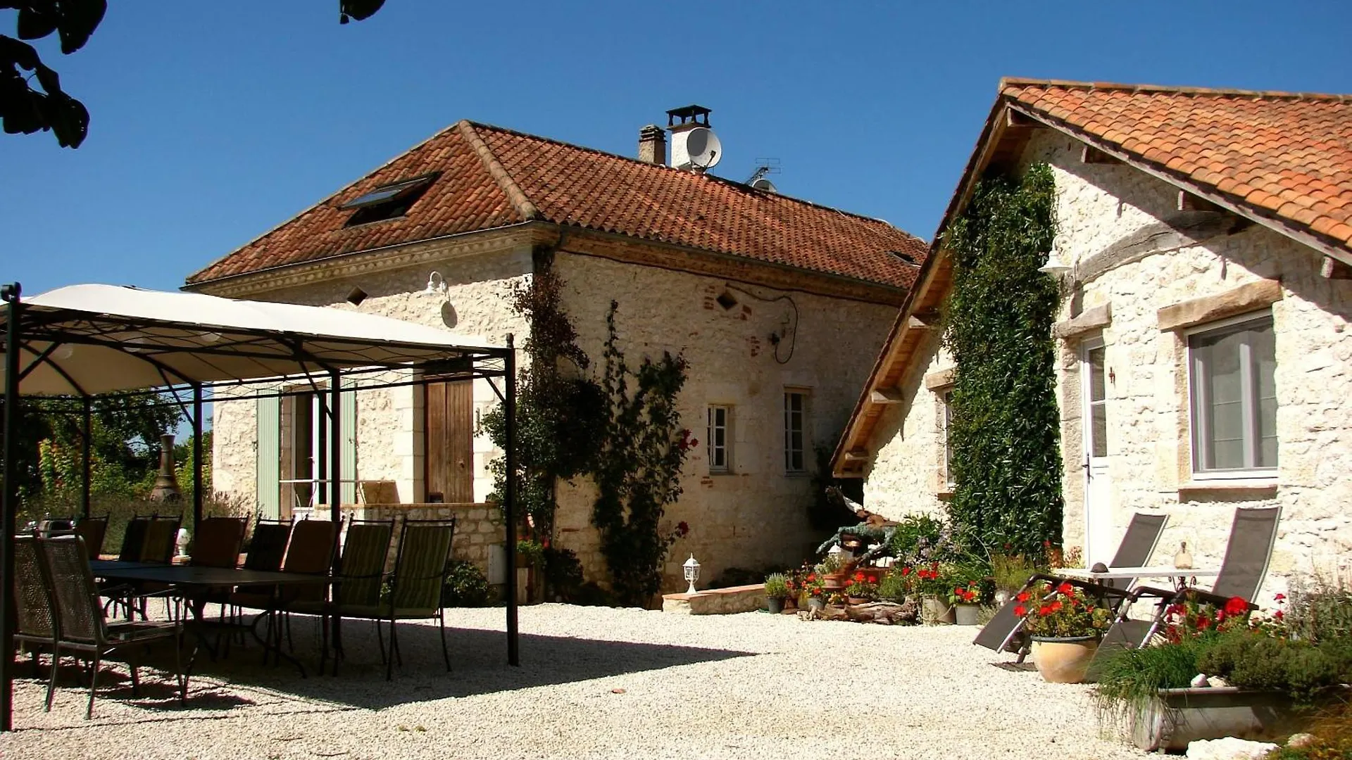 Maison d'hôtes Hotel La Bordette à Valeilles